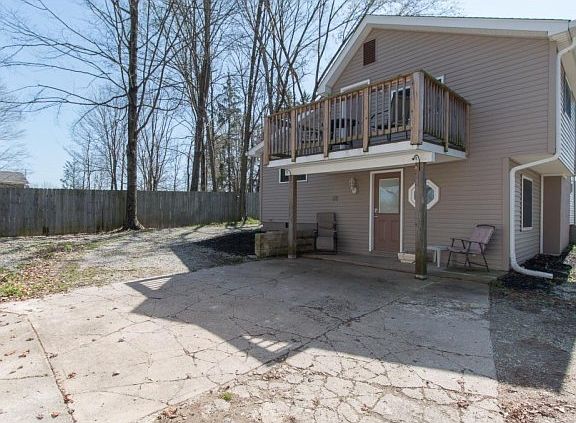3rd image of 419 W Staat St