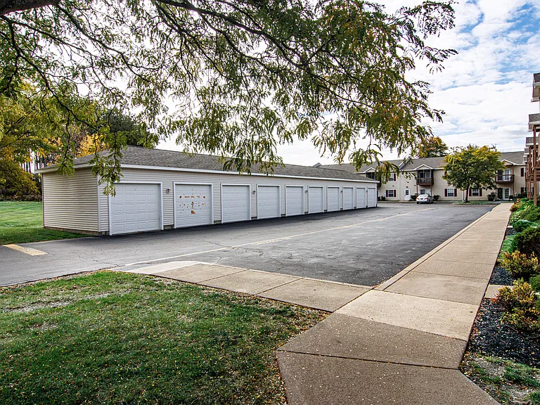 Seneca Pointe — Photo 20