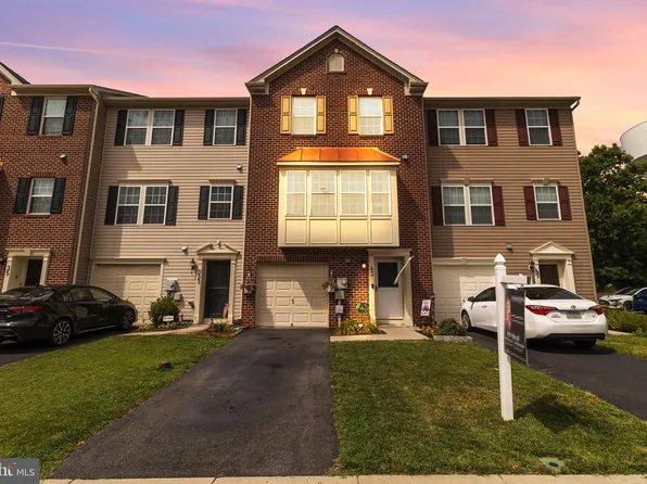 43 Tidewater Ter, Falling Waters, WV 25419