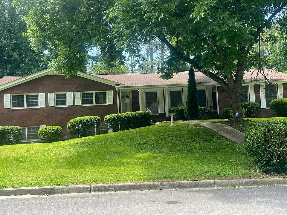 W Potomac Dr