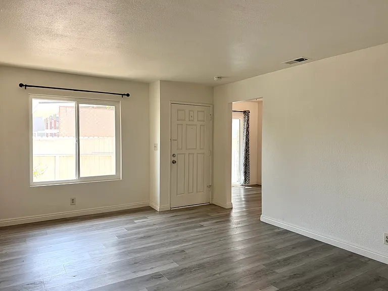 320 S Ynez Ave #D — Photo 18
