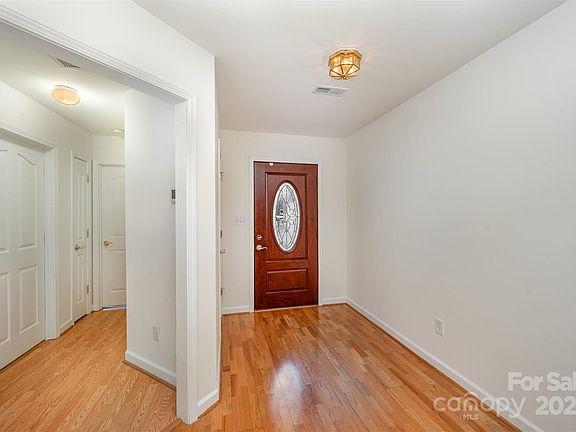 2nd image of 121 Keswick Ln