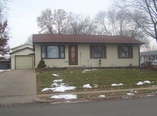 2237 Saint John Dr, Dubuque, IA 52002