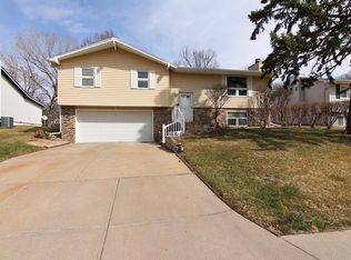 4019 Fairacres Rd, Kearney, NE 68845