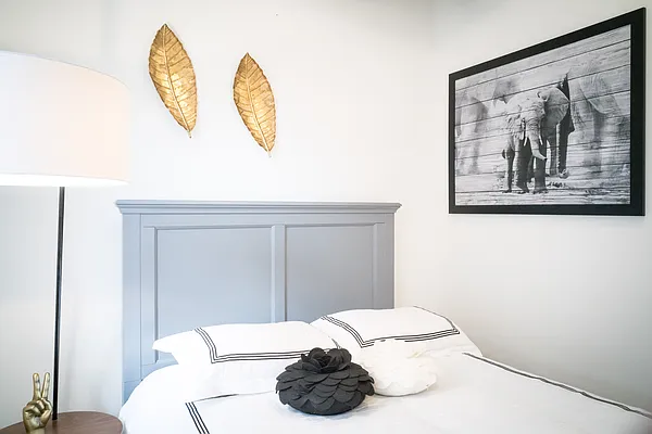 Rented by ER (DO NOT USE) | media 14