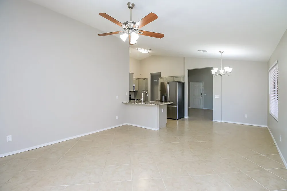 3 bed, 2.0 bath, 1330 sqft, $2,085 — Photo 4