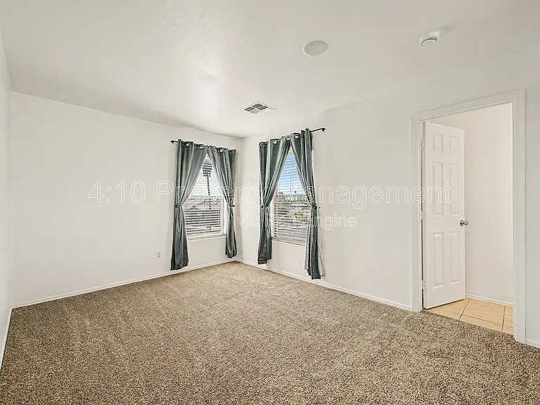 6355 W Sophie Ln — Photo 17