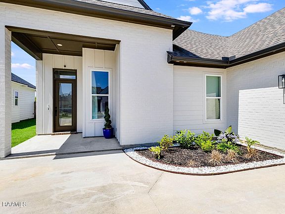2nd image of 103 Queen Palm Cir