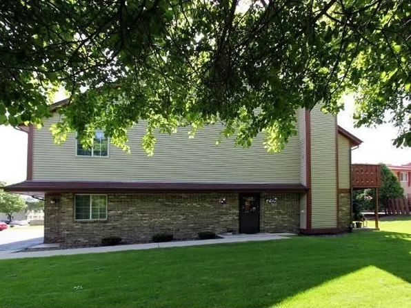 2091 S 102nd St, West Allis, WI 53227