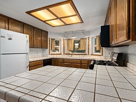 5th image of 20420 Cedar View Ct