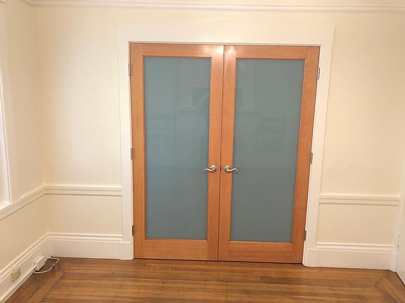4th image of 1921 Oak St APT 1