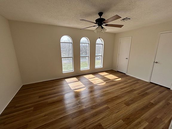 2nd image of 801 Estates Dr