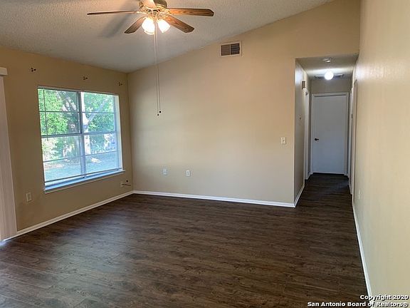 2nd image of 3621 Candlerock Cir