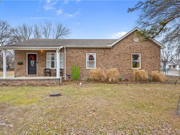 210 S Jefferson St, Frontenac, KS 66763