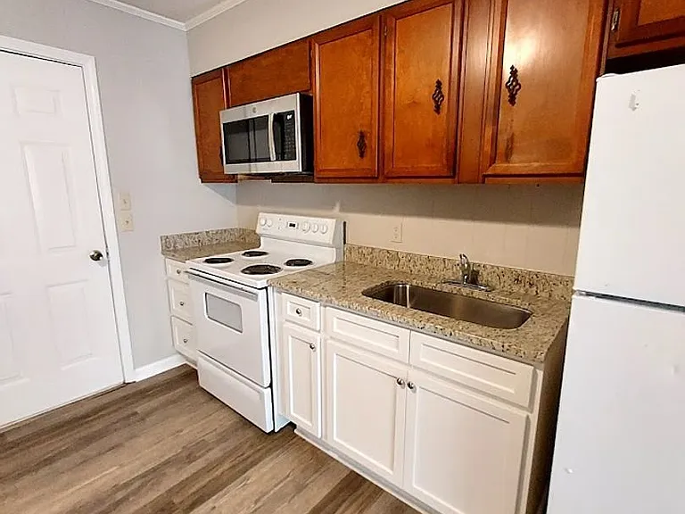 305 Club Rd — Photo 9