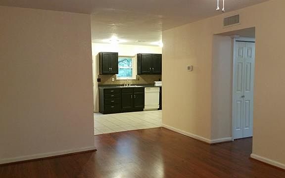 4th image of 1025 Westwood Dr