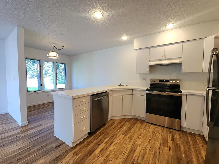 3666 N Center Rd — Photo 6