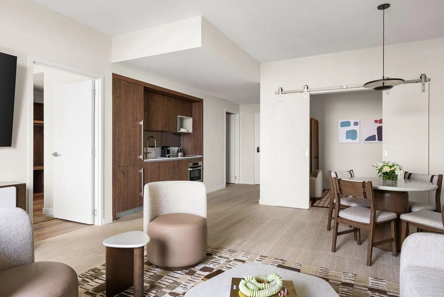 1 bed, 2.0 bath, 850 sqft, $8,352 — Photo 4