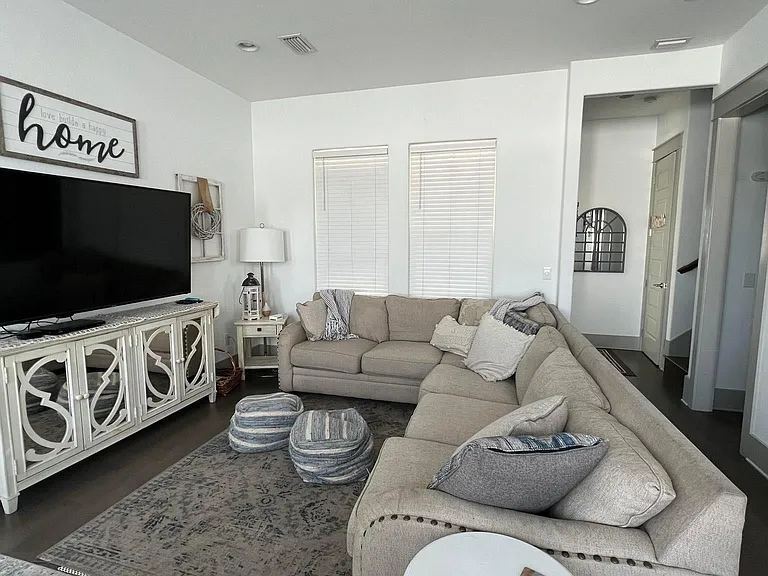 285 Gulfview Cir — Photo 5