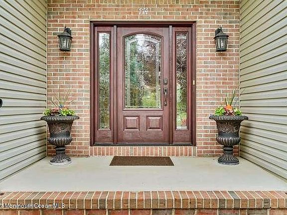 3rd image of 774 Applewood Ct