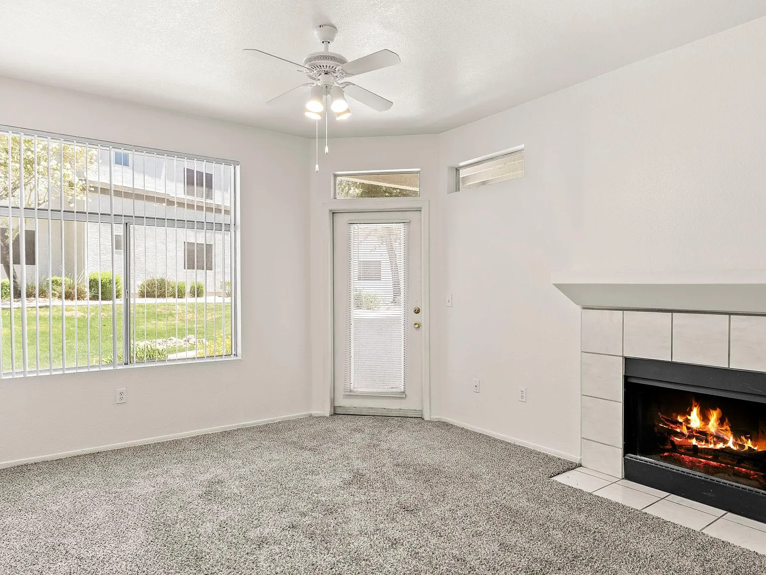 2 bed, 1040 sqft, $1,600 — Photo 2
