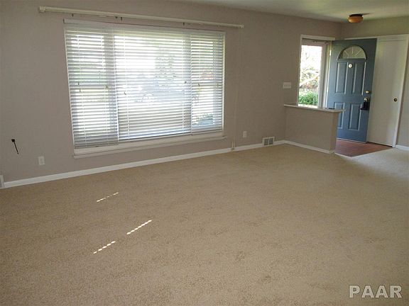 3rd image of 1626 W Latham Ln
