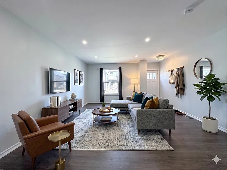 11 Lincoln St — Photo 2