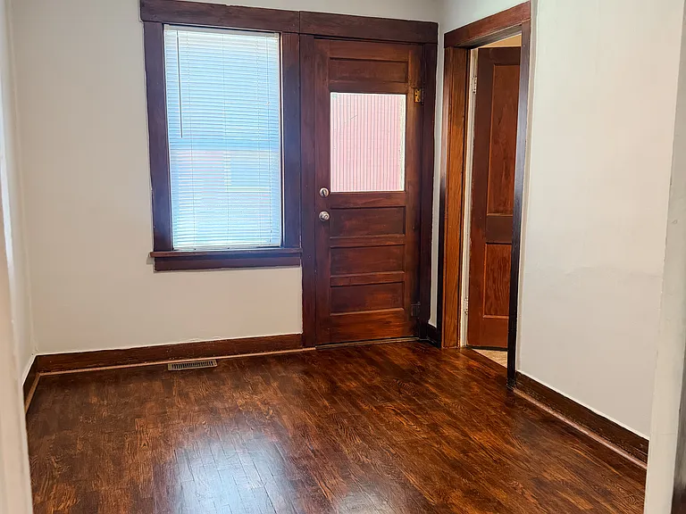 832 Sherman St — Photo 6
