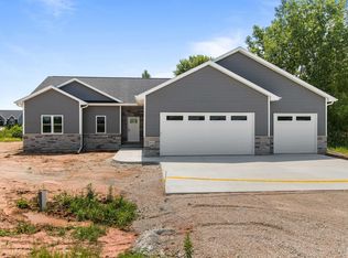 W5953 Woodland Rd, Menasha, WI 54952