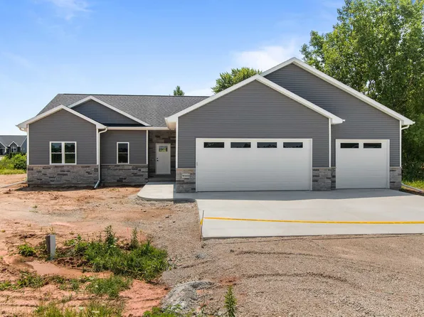 W5953 Woodland Rd, Menasha, WI 54952