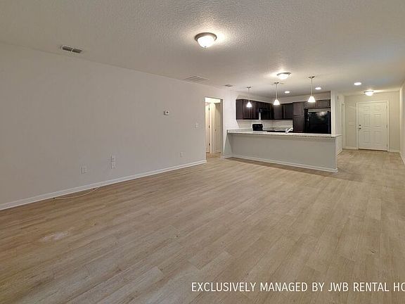 4th image of 2862 Rosselle St