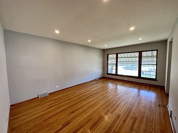 4th image of 3513 S 57th Ave