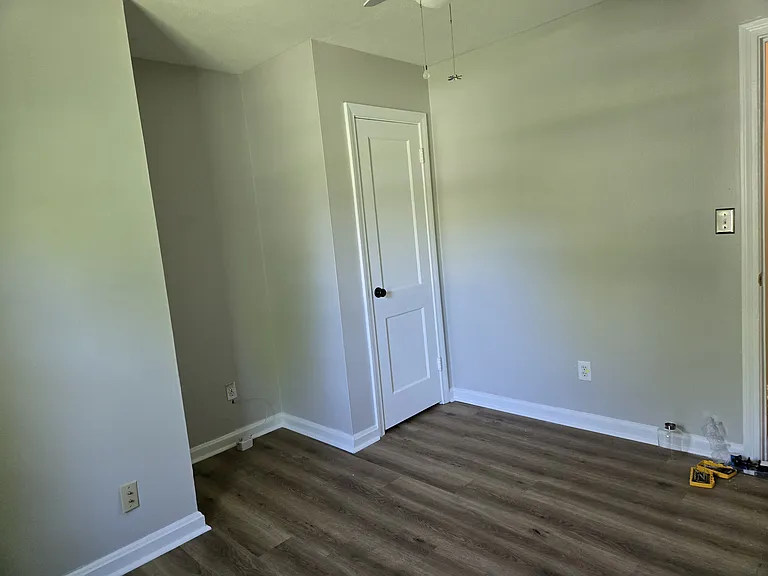 1115 Stewart Dr — Photo 10