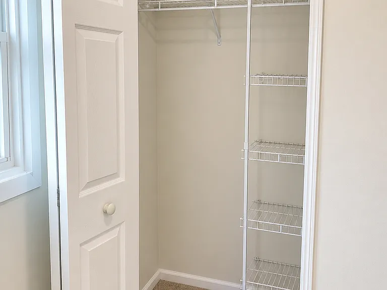 Bedroom 4 Closet