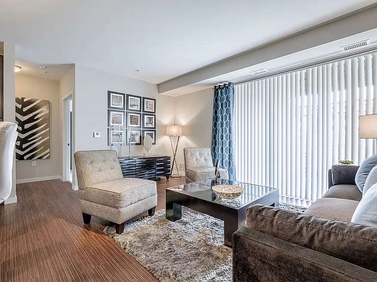 Four Seasons Apartments — Photo 31