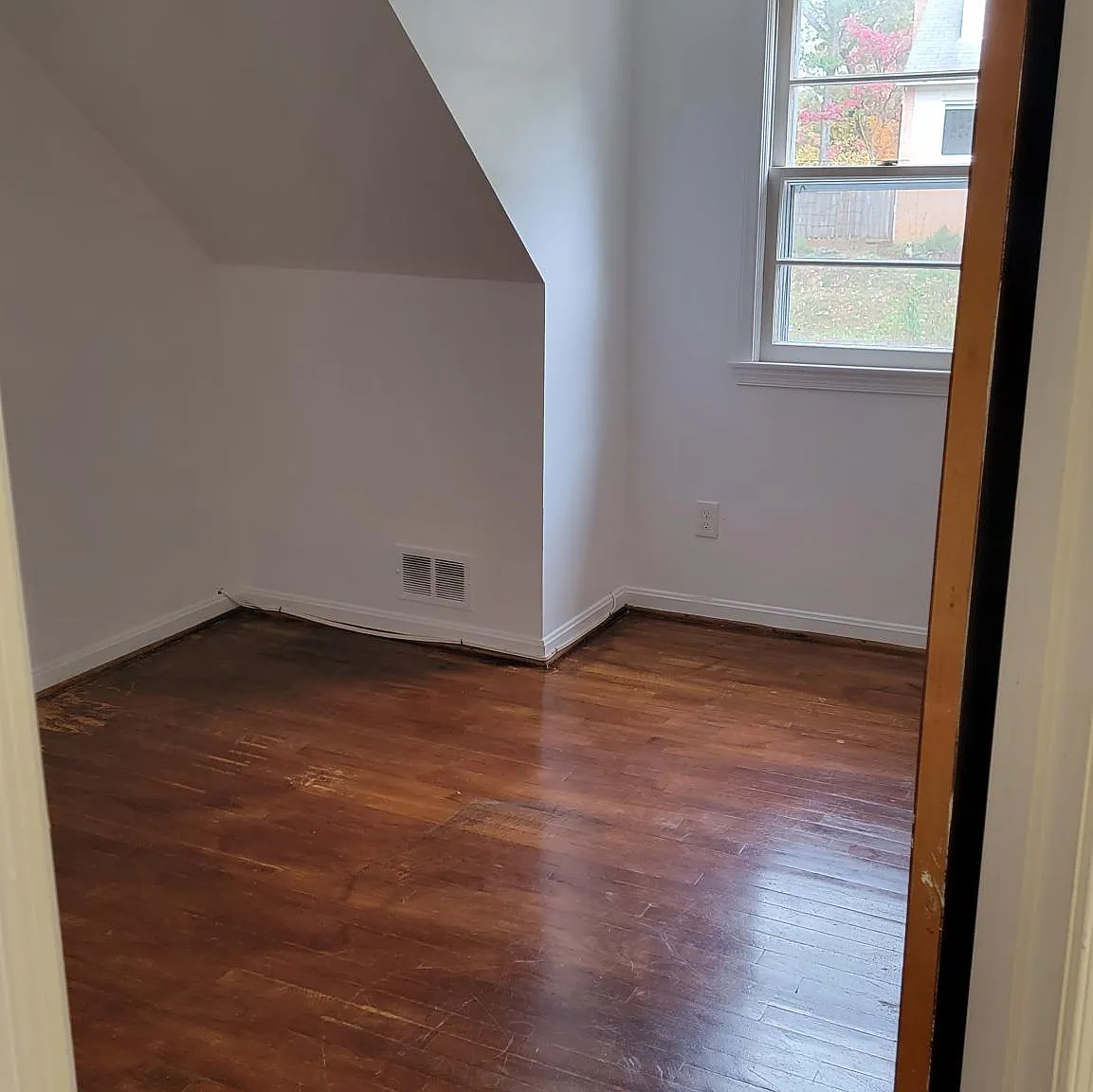 4 bed, 2.5 bath, 2436 sqft, $3,900 — Photo 3