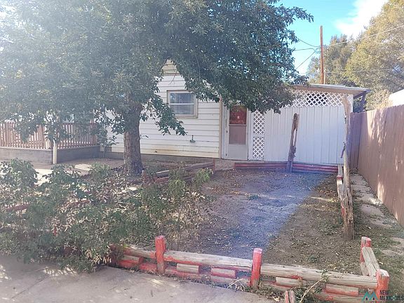 3rd image of 124 E Maxwell Ave