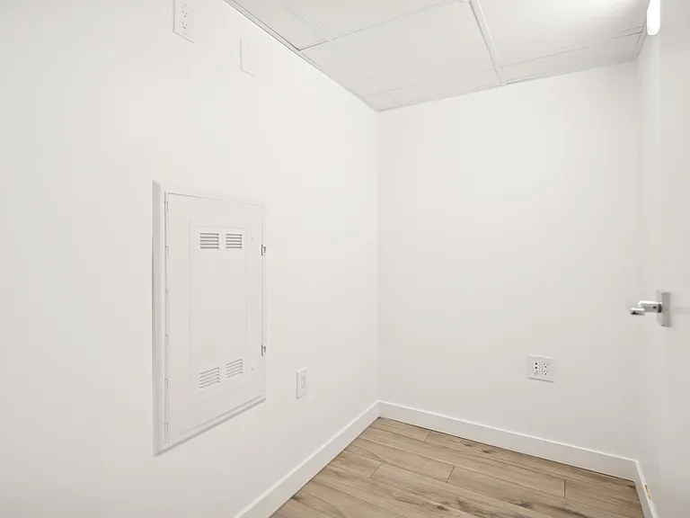 1107 Richards St #201 — Photo 12
