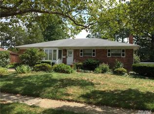 294 Birchwood Park Dr, Jericho, NY 11753