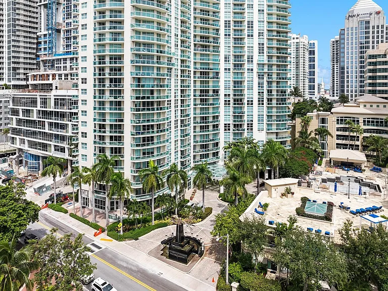 347 N New River Dr E #2309 — Photo 3