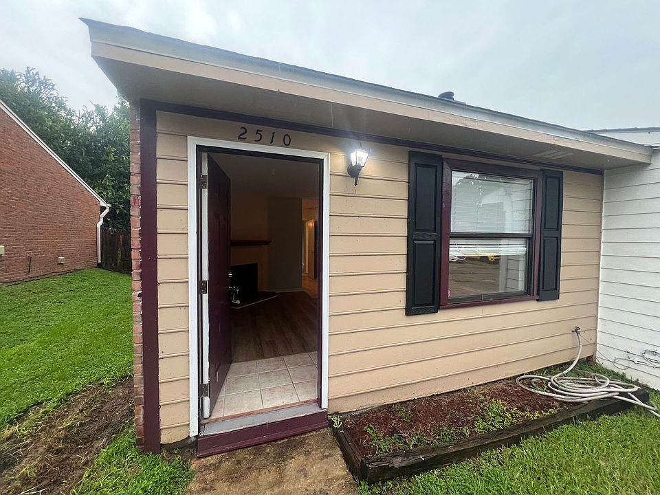 1st image of 2510 Mar Ct #101