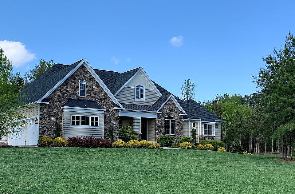 2nd image of 32 Ivy Creek Ln