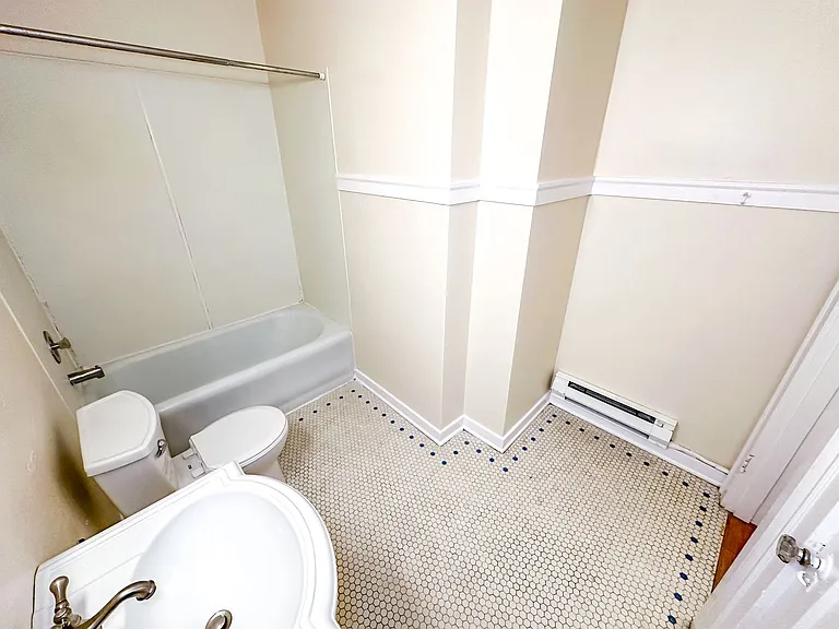 Belmont Apartments — Photo 7