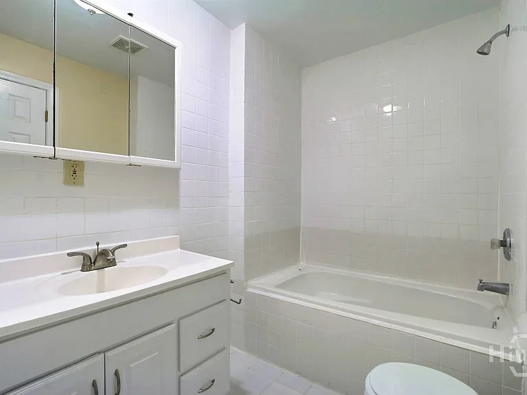 315 W Gwinnett St — Photo 26