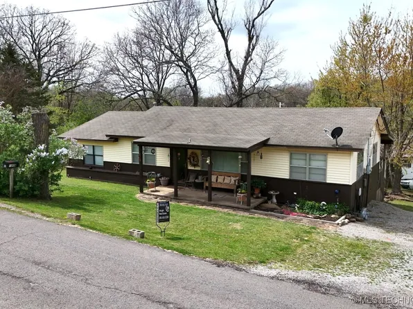 1804 S 3rd St, Stilwell, OK 74960