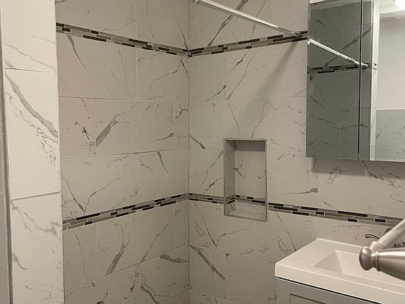 3rd image of 8806 189th St Floor 1