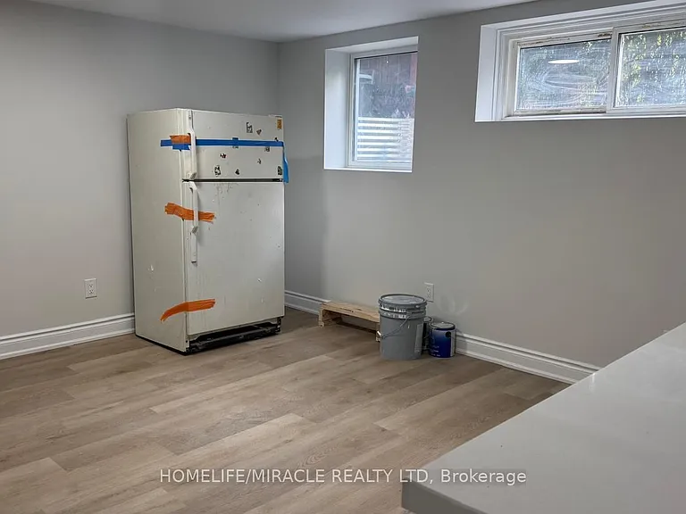 6 Kitson Dr — Photo 5