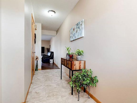 5th image of 504 Augusta Cir