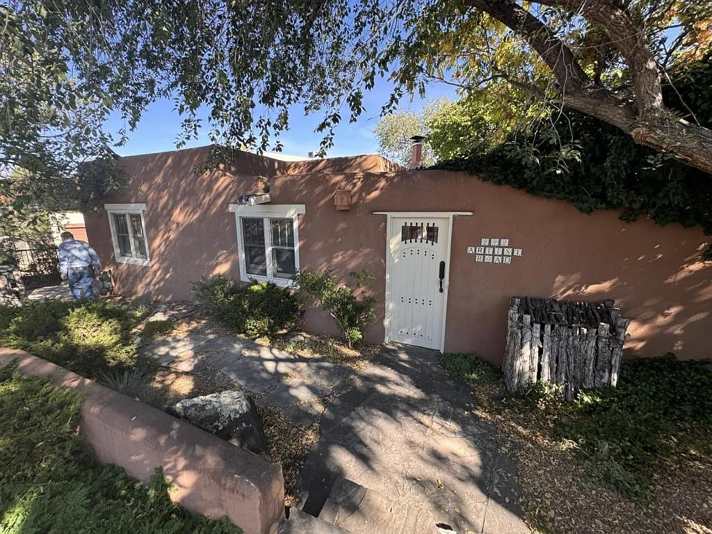 222 Artist Rd — Photo 1