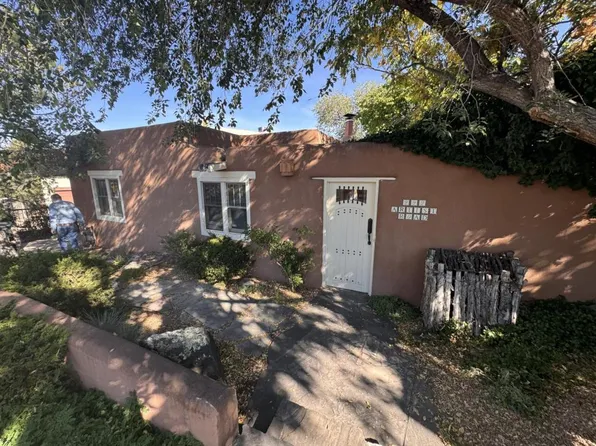 222 Artist Rd, Santa Fe, NM 87501